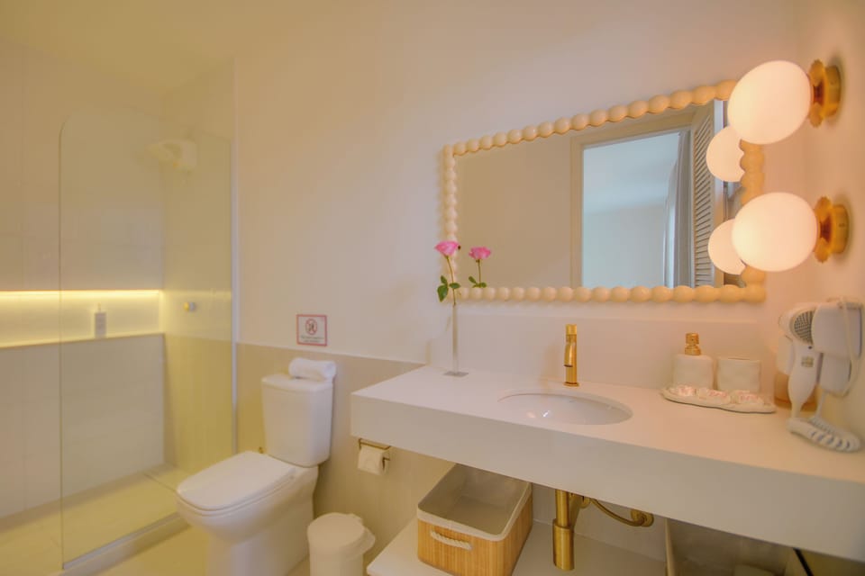 Family Room | Bathroom | Shower, hair dryer, towels, soap