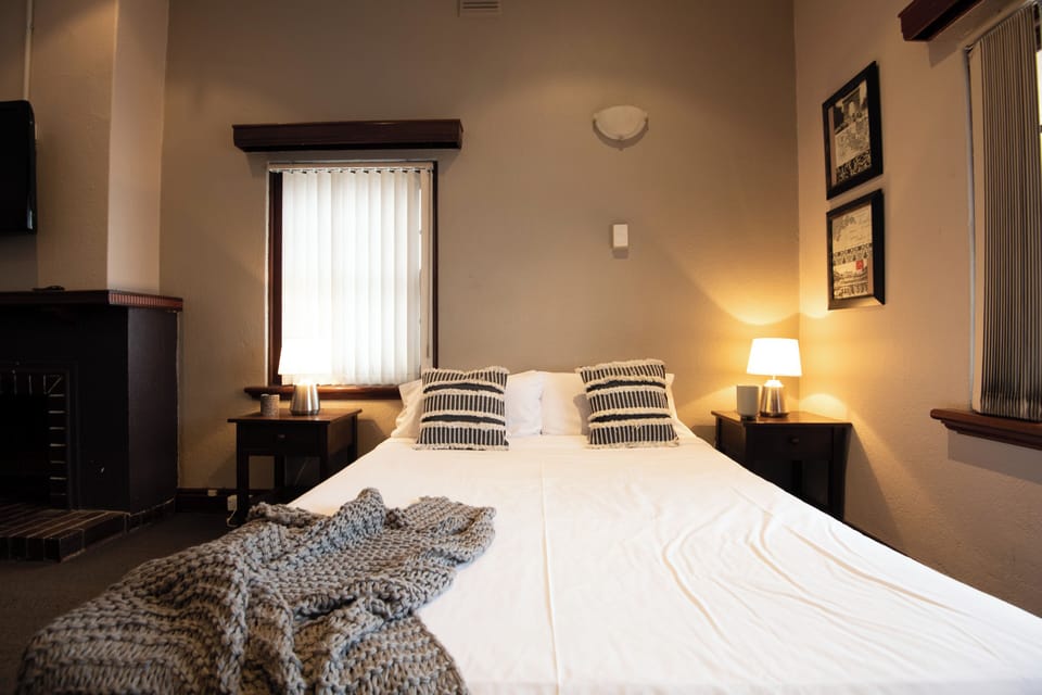 Standard Room, Non Smoking, Kitchenette (Queen Suite) | Room amenity