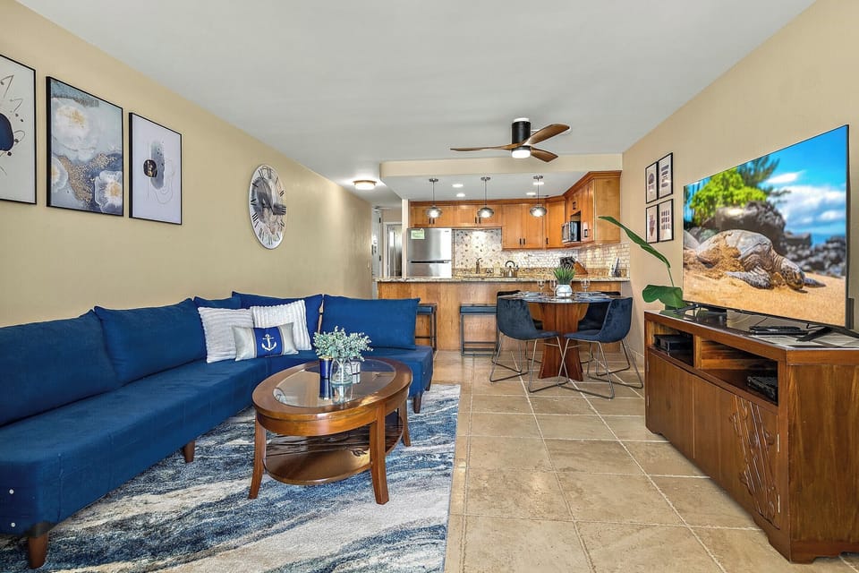 Cozy, coastal-inspired decor with plenty of natural light and seating space
