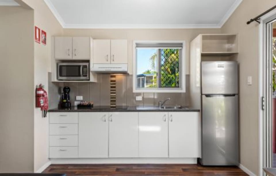 Deluxe 2 Bedroom Cabin - Sleeps 6 | Private kitchen