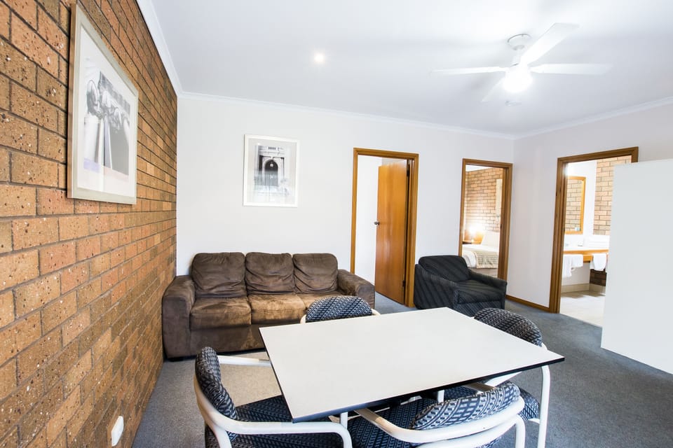 Standard Suite, 2 Bedrooms, Non Smoking, Kitchen (S/C Unit) | Soundproofing, iron/ironing board, free WiFi, bed sheets