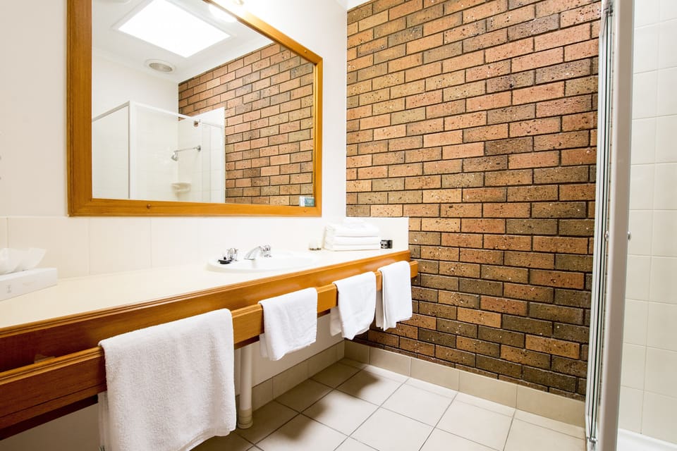Standard Suite, 2 Bedrooms, Non Smoking, Kitchen (S/C Unit) | Soundproofing, iron/ironing board, free WiFi, bed sheets