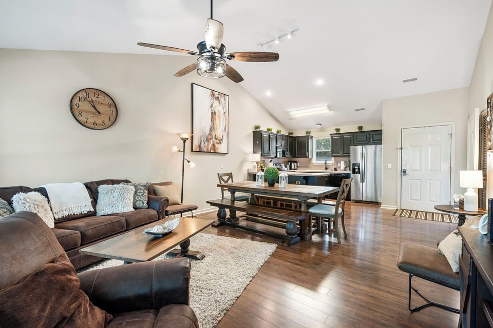 Living Area/Dining
