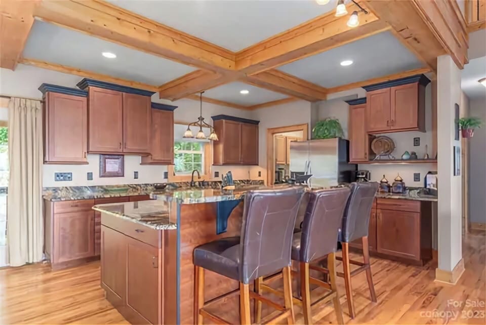 Kitchen / Breakfast Bar Island - Main Level