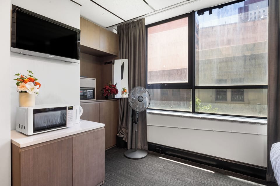 Premium King Singles | Premium bedding, iron/ironing board, free WiFi, bed sheets