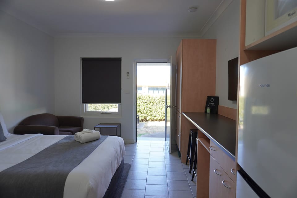 Standard Studio, Non Smoking, Kitchen | Iron/ironing board, free WiFi, bed sheets