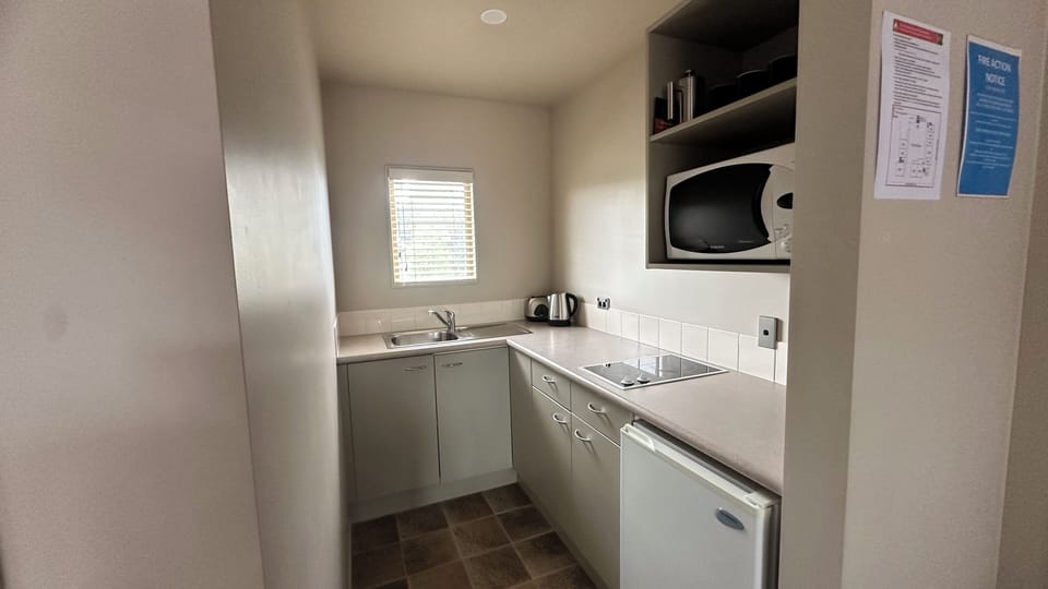 Standard Double or Twin Room | Private kitchen | Fridge, microwave, stovetop, toaster