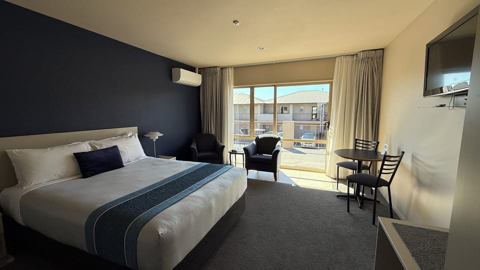 Standard Single Room | Blackout drapes, soundproofing, iron/ironing board, WiFi (free)