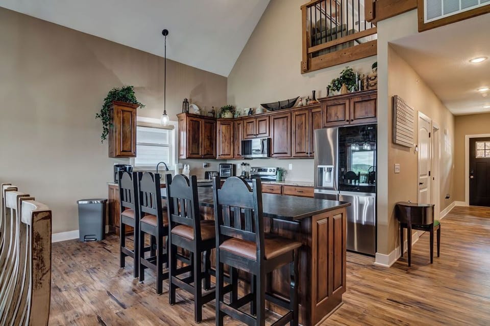 bar seats 4 with full size kitchen