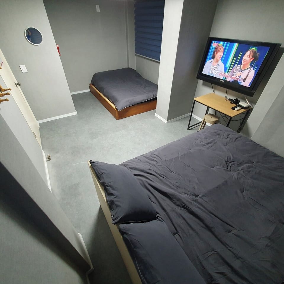 Deluxe Quadruple Room, 2 Double Beds | Soundproofing, free WiFi