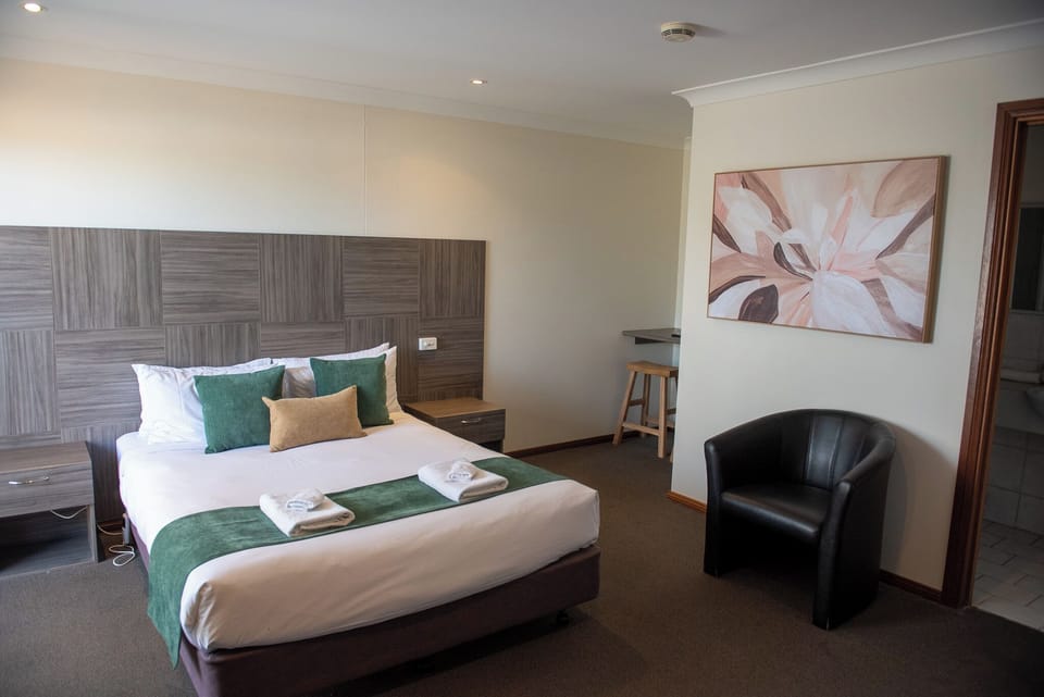 Superior Triple Room (Victoria Spa Room) | Desk, free WiFi, bed sheets
