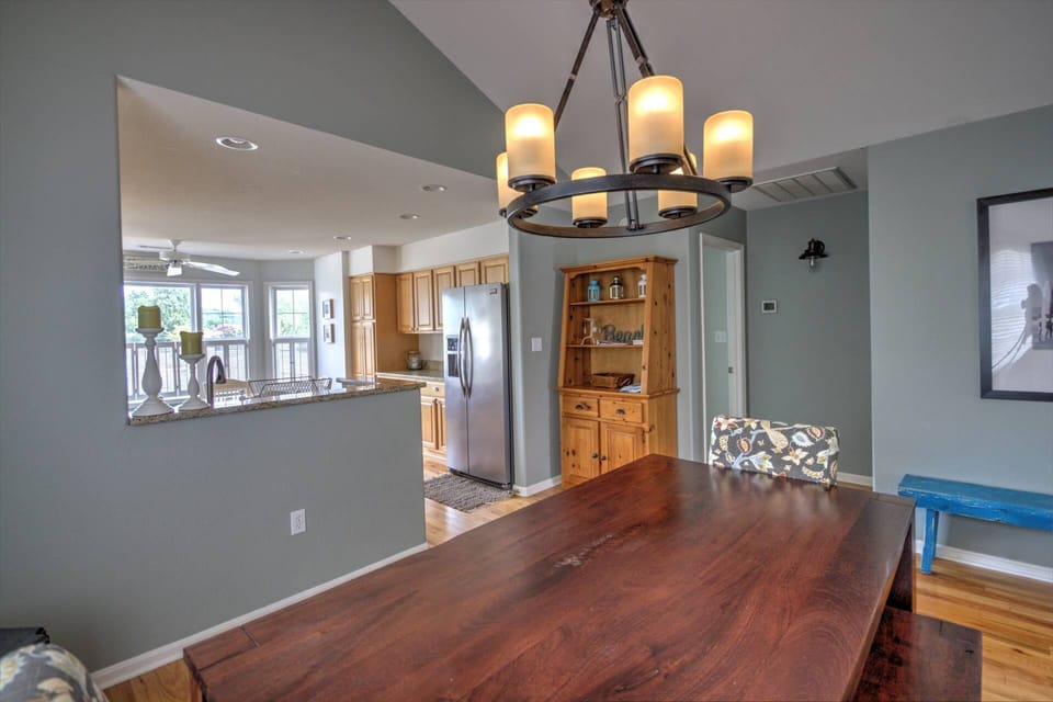Dining room table and plenty of seating.
