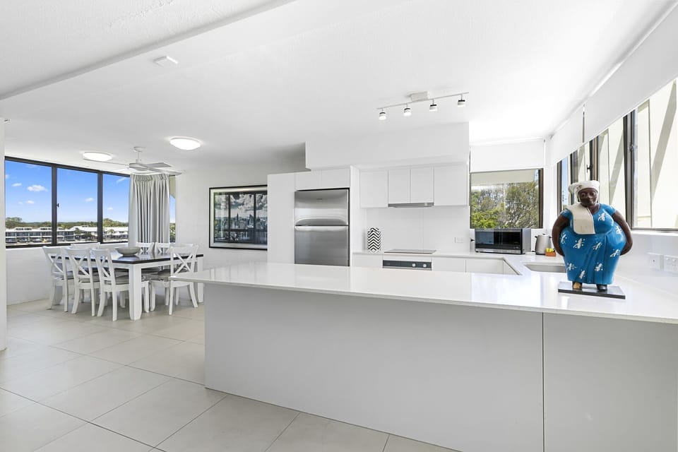 River Front Deluxe Apartment 3 Bedroom | Private kitchen | Coffee/tea maker, full-size fridge, microwave, oven