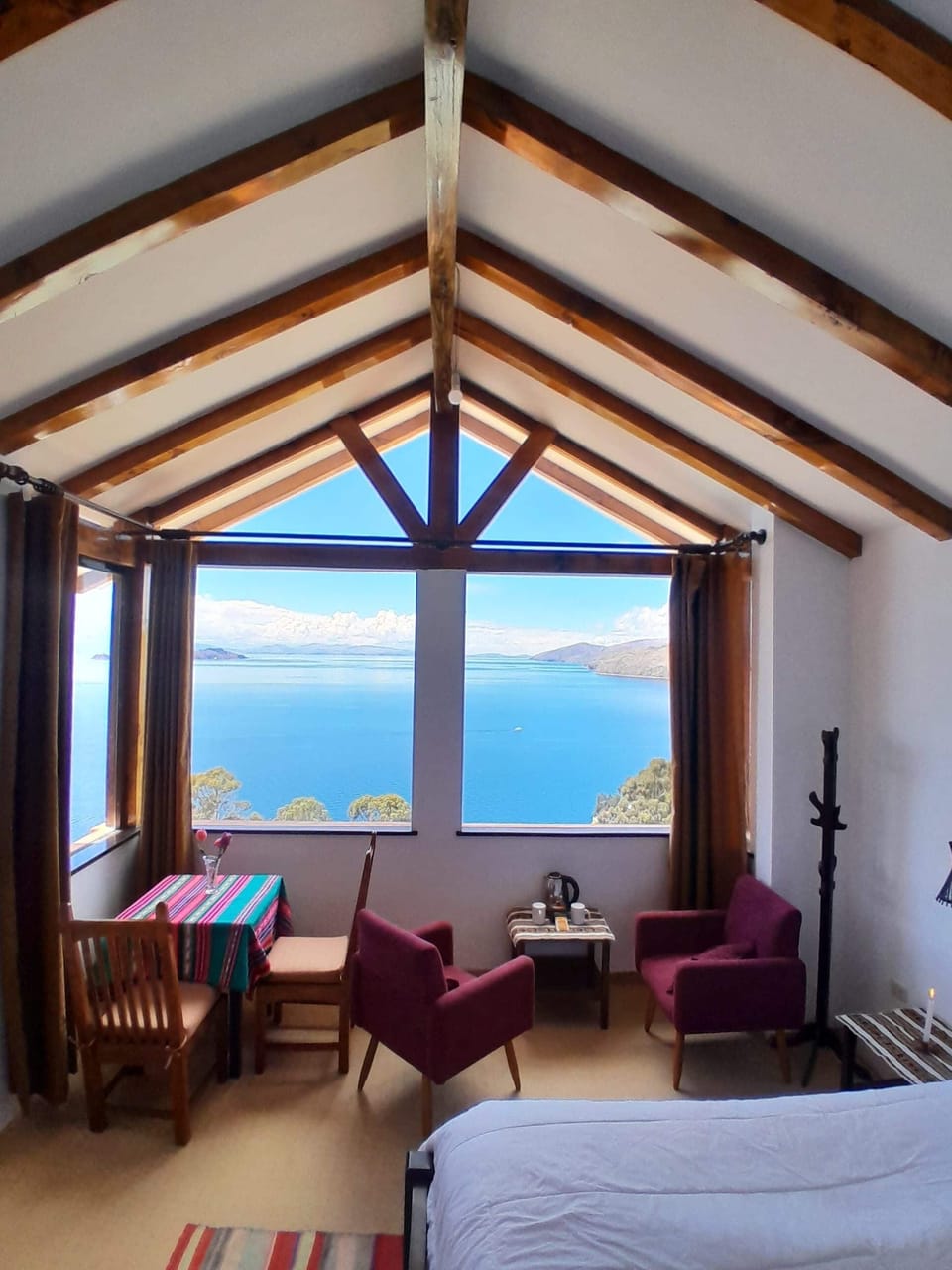 Deluxe Room, 1 Queen Bed | 1 bedroom, soundproofing, free WiFi