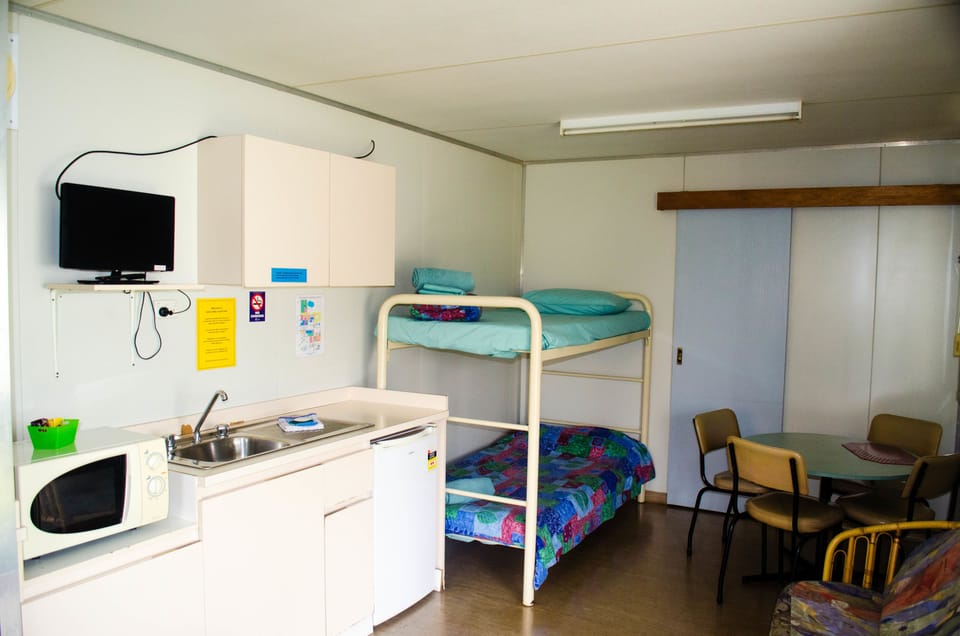 Standard Studio, Non Smoking, Kitchenette (Ensuite Cabin) | Private kitchenette | Full-size fridge, microwave, coffee/tea maker