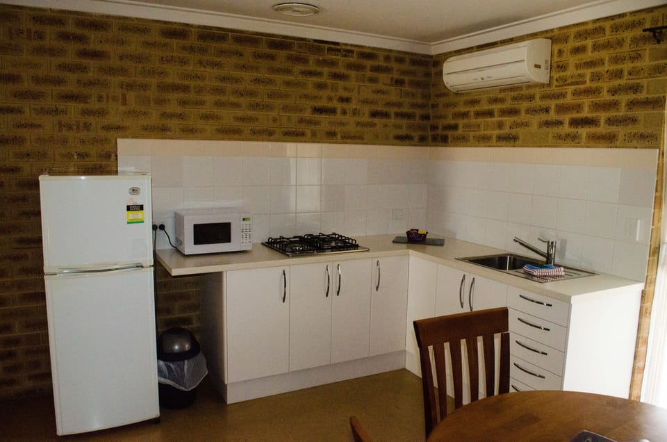 Family Room, Non Smoking, Kitchen (Family Unit) | Private kitchenette | Full-size fridge, microwave, coffee/tea maker