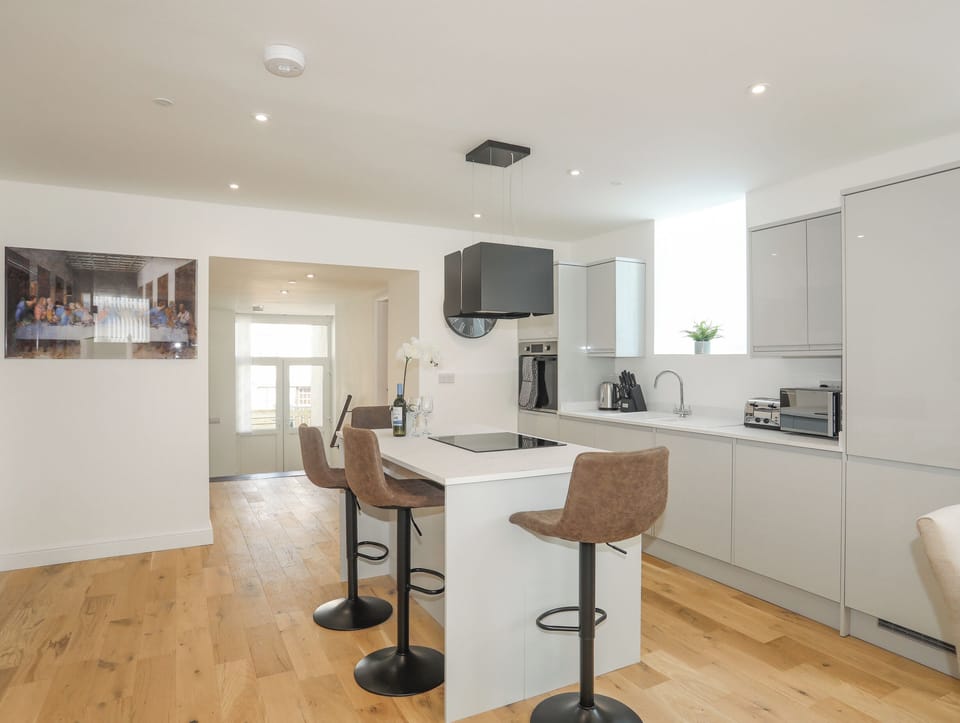 Fridge, dishwasher, electric kettle, toaster