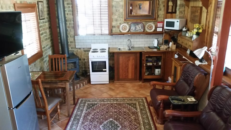 Deluxe Studio Suite, 1 King Bed | 1 bedroom, soundproofing, iron/ironing board, free WiFi