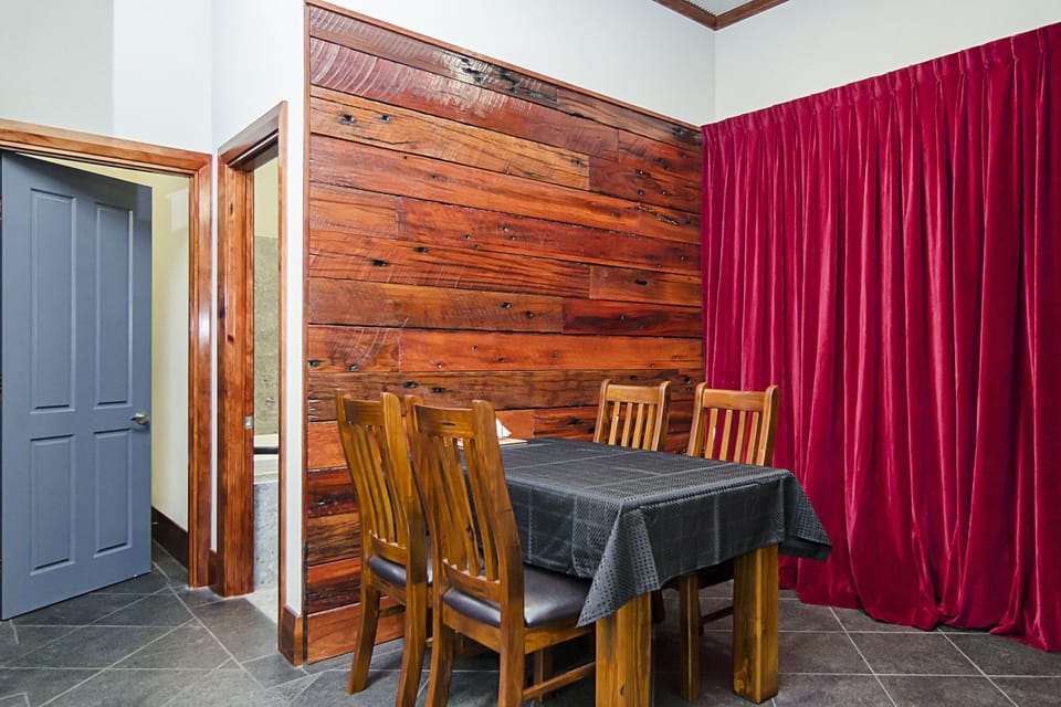 Luxury Room | 1 bedroom, soundproofing, iron/ironing board, free WiFi