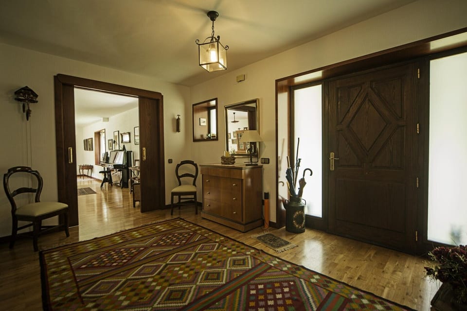 Entrance / Reception