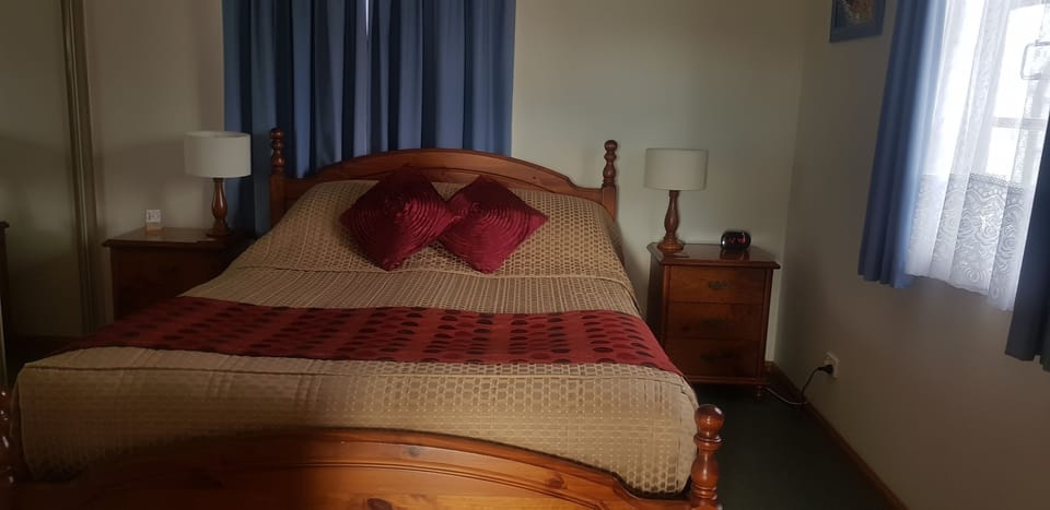 Cottage, 2 Bedrooms, Kitchenette (Lady Esther Cottage) | Premium bedding, soundproofing, iron/ironing board, free WiFi