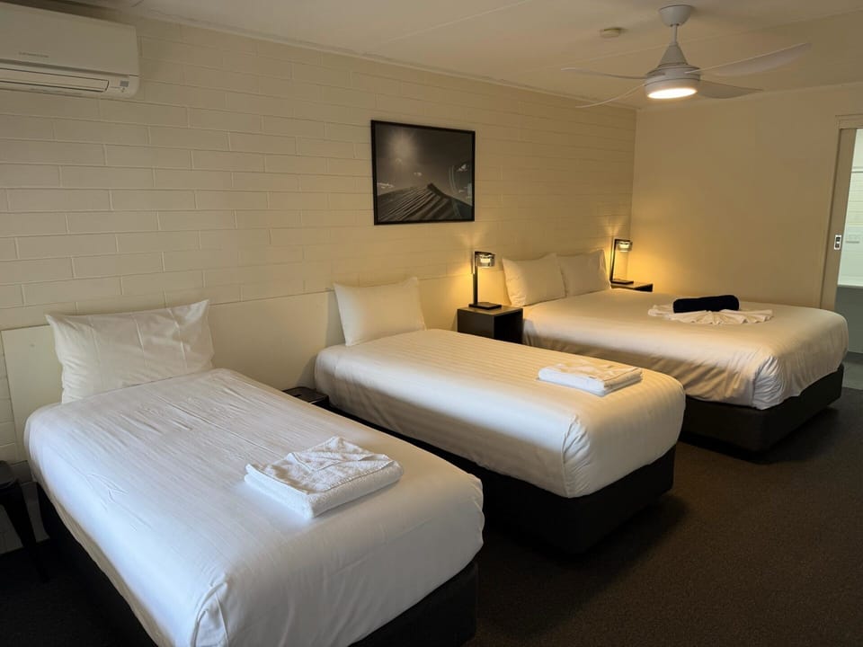 Standard Room, Non Smoking (Motel Queen 2 x Singles) | Egyptian cotton sheets, premium bedding, down comforters, pillowtop beds