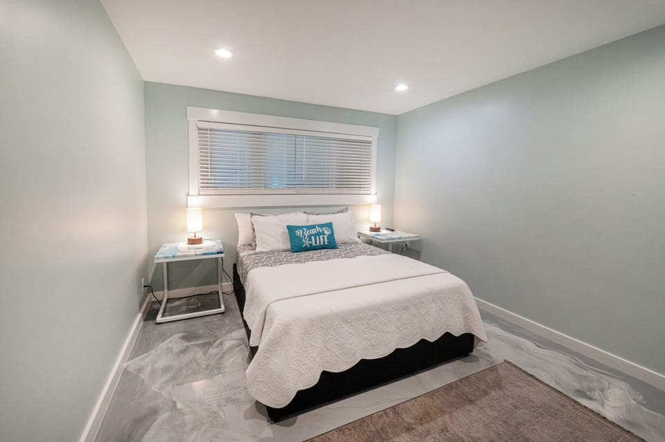 Large spacious bedroom