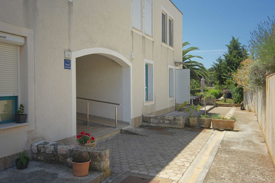 Entrance / Reception
