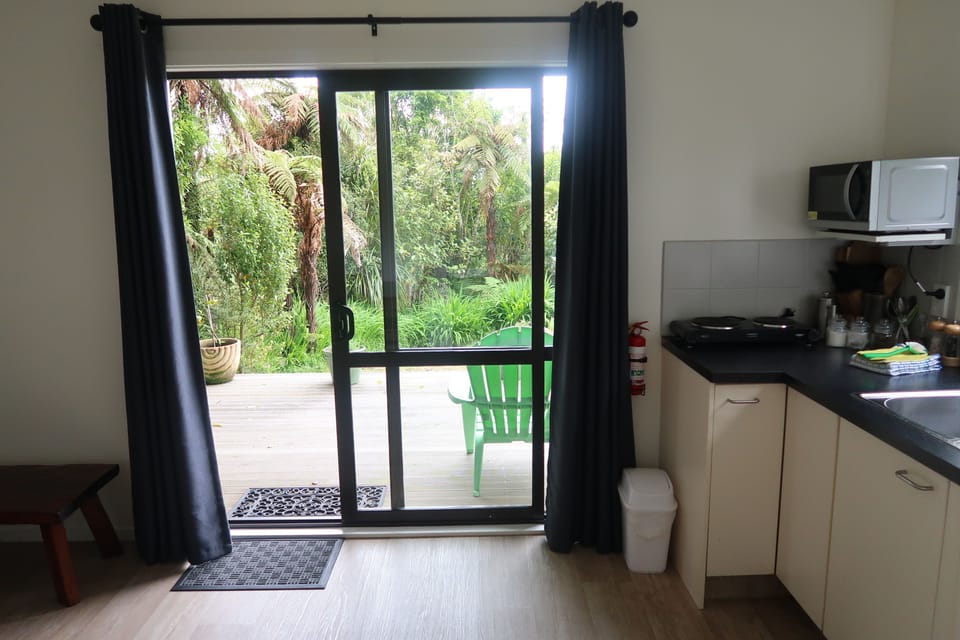 Comfort Apartment, 1 Bedroom, Garden View, Garden Area (Mamaku Cottage) | WiFi (free)