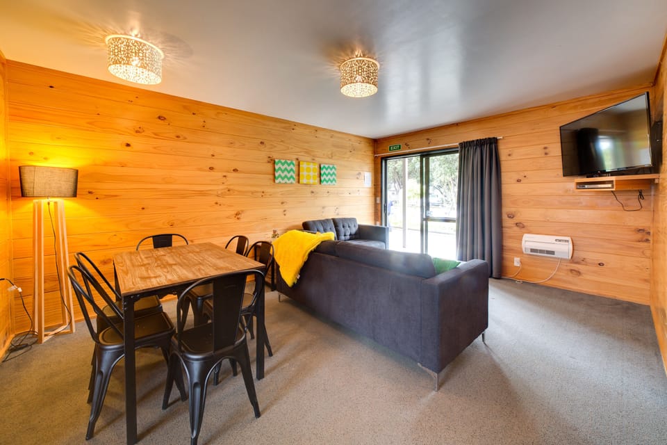 Wellington TOP 10 Holiday Park Campground/ 
RV Resort in Lower Hutt