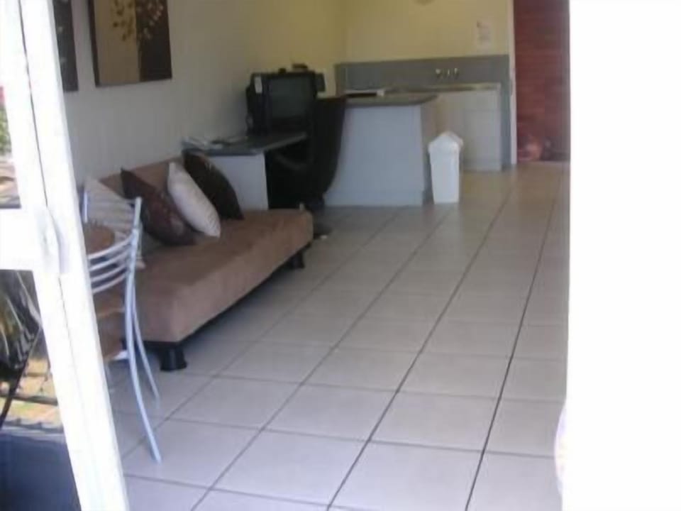 Basic Studio, Kitchenette | Living area | 32-inch LCD TV with cable channels, TV
