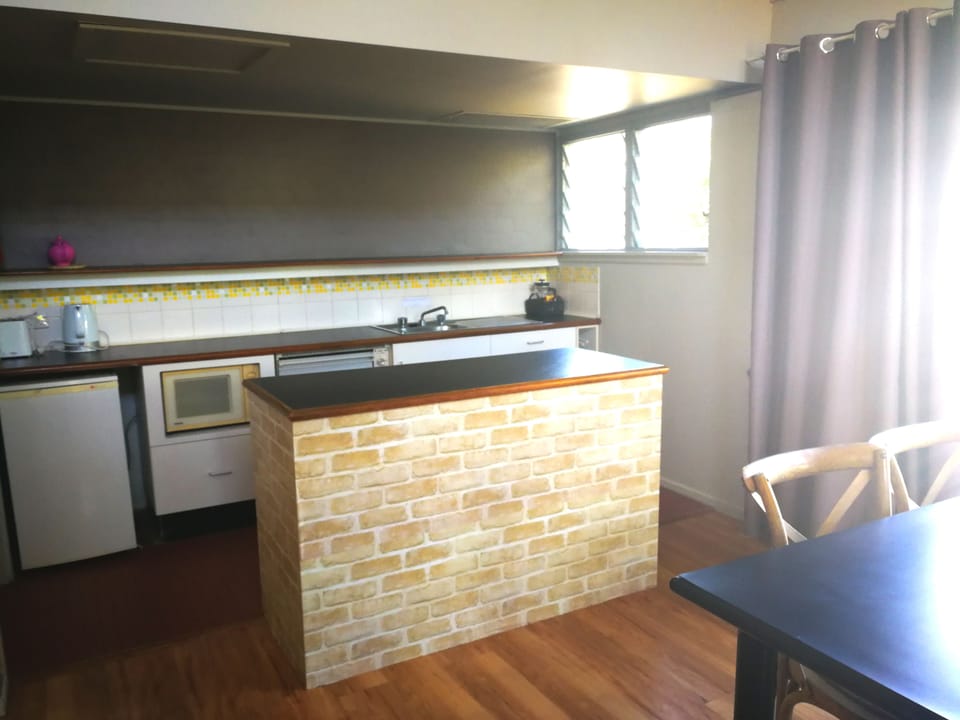 Standard Suite, 2 Bedrooms, Non Smoking, Kitchen (Villa) | Private kitchen | Fridge, microwave, oven, electric kettle