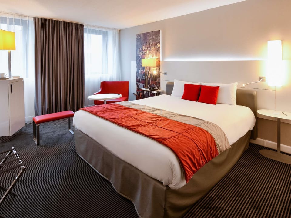 Standard Room, 1 Double Bed | Premium bedding, memory foam beds, in-room safe, laptop workspace