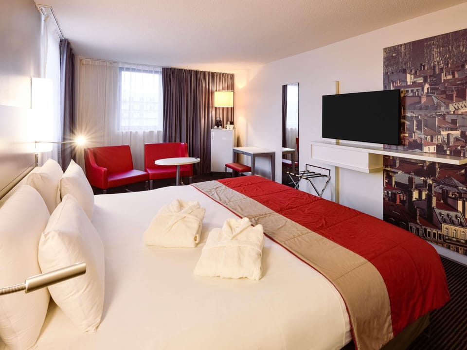 Privilege, Room, 1 Double Bed | Premium bedding, memory foam beds, in-room safe, laptop workspace
