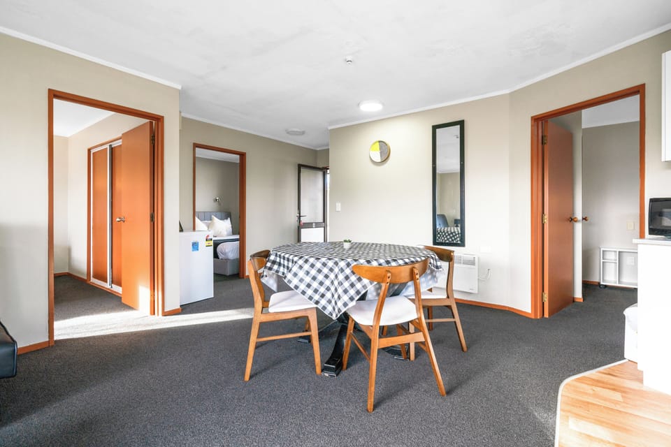 Luxury Apartment, 3 Bedrooms, Kitchenette | Living area | 40-inch Smart TV with satellite channels