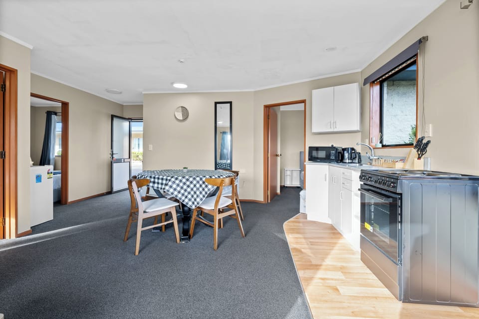 Luxury Apartment, 3 Bedrooms, Kitchenette | Living area | 40-inch Smart TV with satellite channels