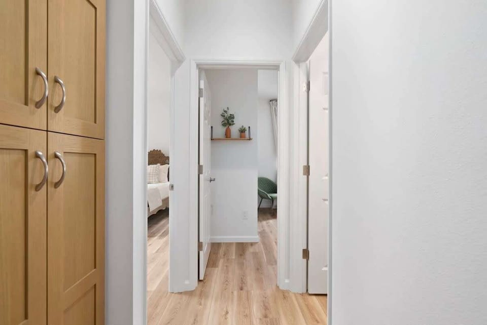 Functional hallway connecting rooms seamlessly
