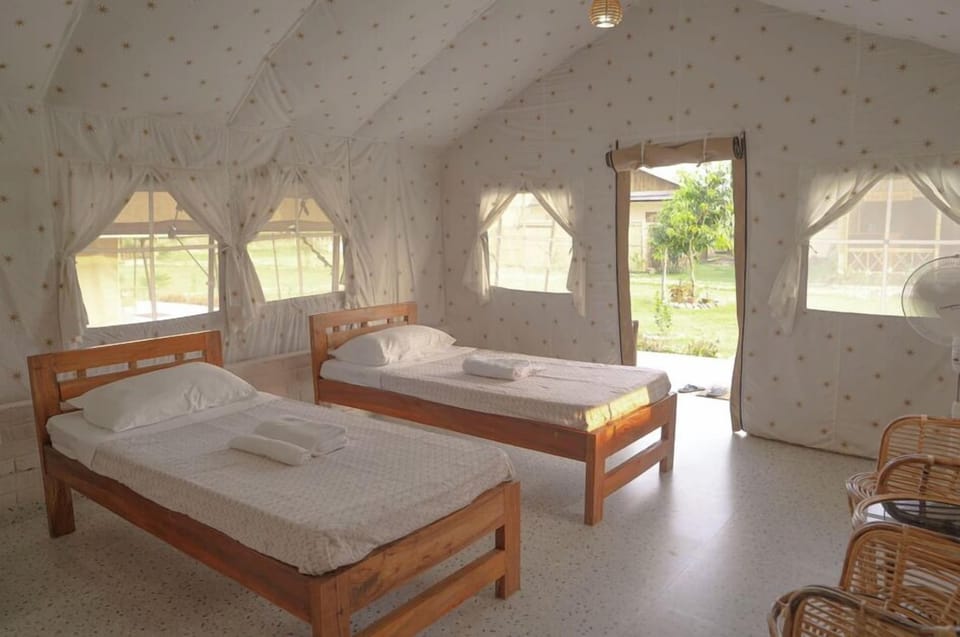 1 bedroom, bed sheets