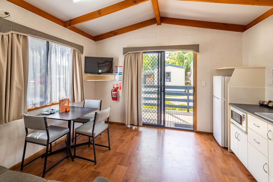 Currawong Cottage | In-room dining