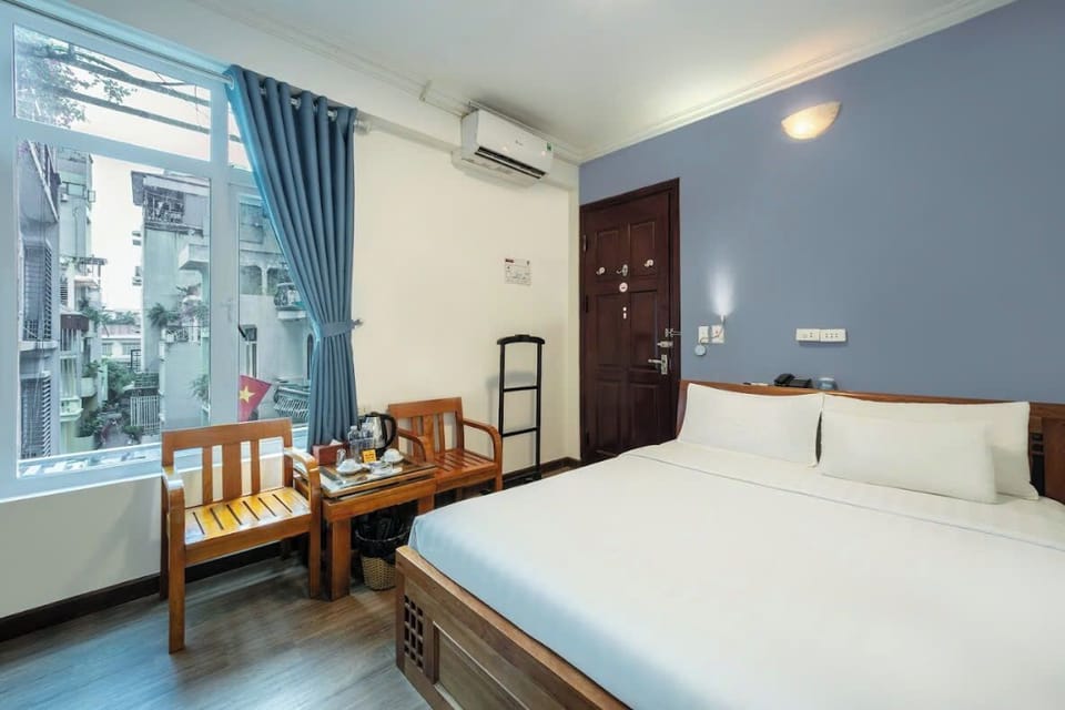 Deluxe Double Room | Minibar, in-room safe, blackout drapes, iron/ironing board