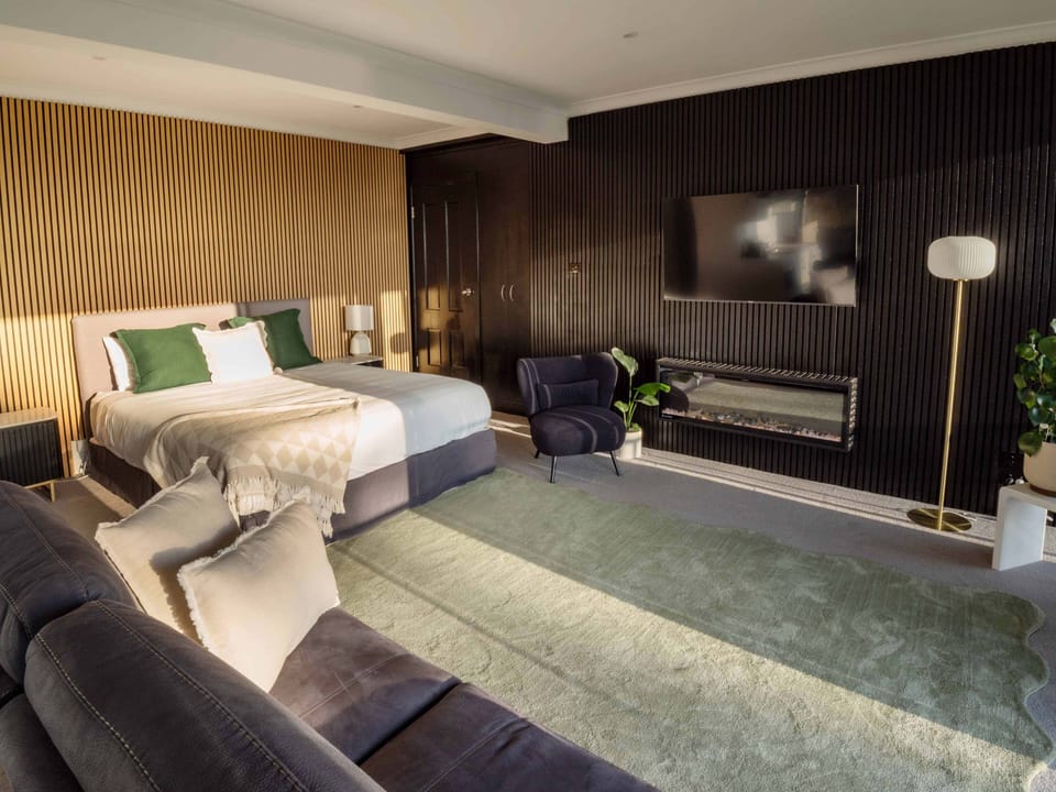 Panoramic Studio, Non Smoking, Kitchenette (Studio apartment) | Living area | 50-inch Smart TV with digital channels