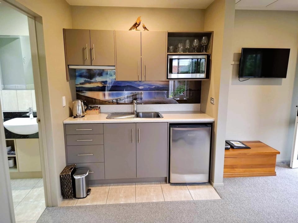 Superior Studio, Non Smoking, Kitchenette (Tui Room) | Private kitchenette | Coffee/tea maker, fridge, microwave, electric kettle