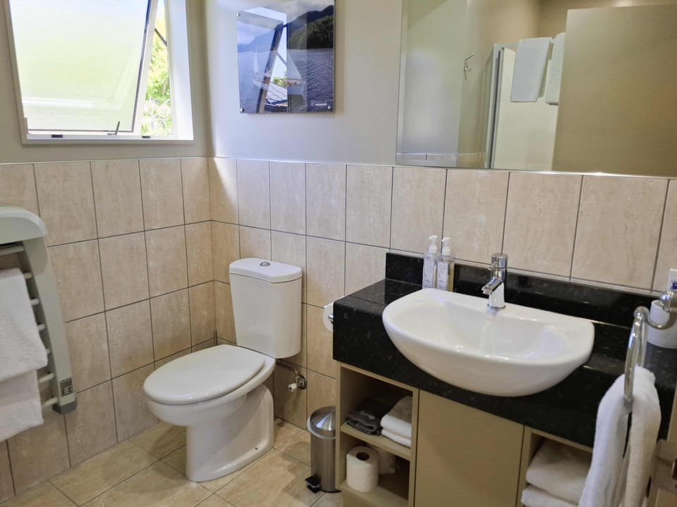 Superior Studio, Non Smoking, Kitchenette (Tui Room) | Bathroom | Free toiletries, towels