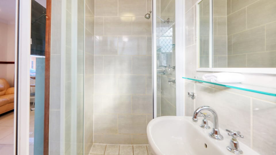 Executive One Bedroom Apartment | Bathroom | Shower, hair dryer, towels, soap