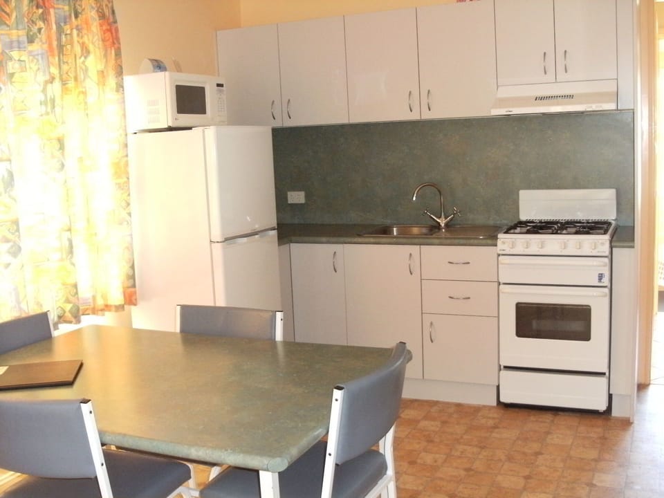 Waterfront Cottage  | Private kitchen | Fridge, stovetop, electric kettle