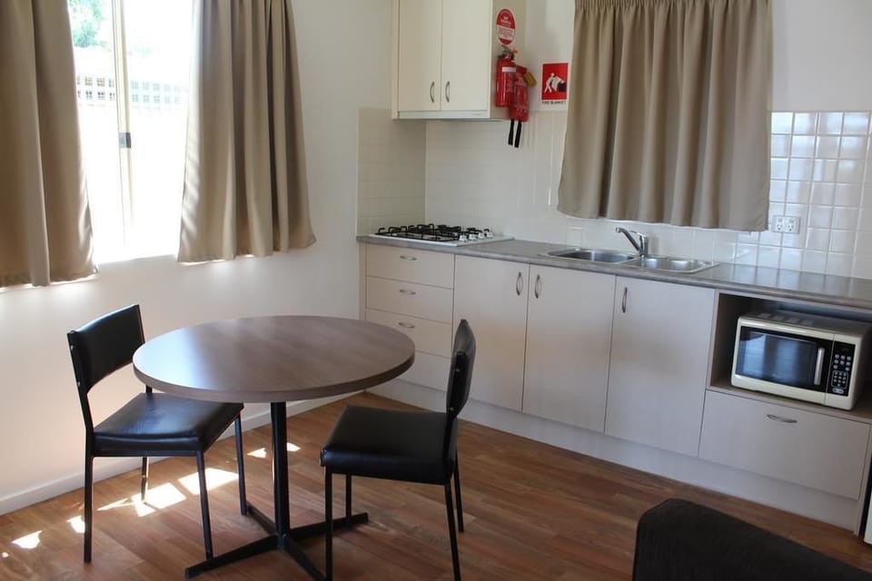 Fridge, stovetop, electric kettle