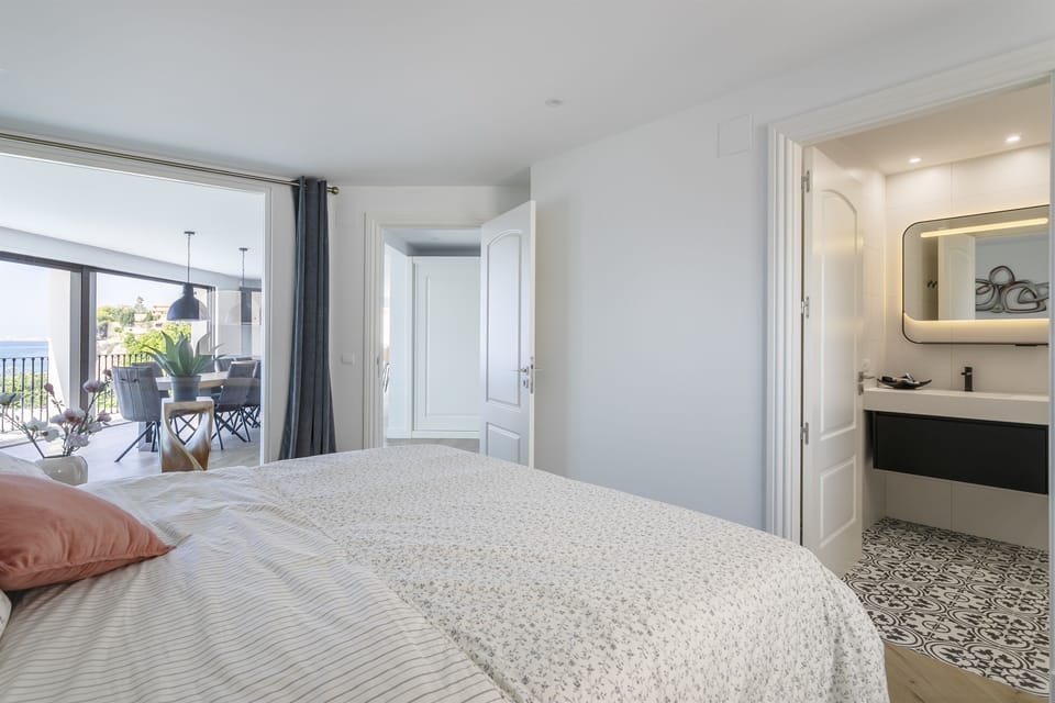 Bedroom main floor with unique sea view
