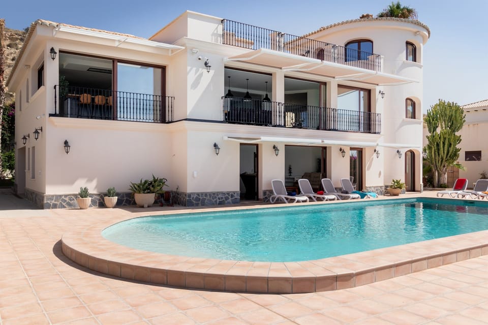 Villa Thorodin, stunning villa, frontline ocean