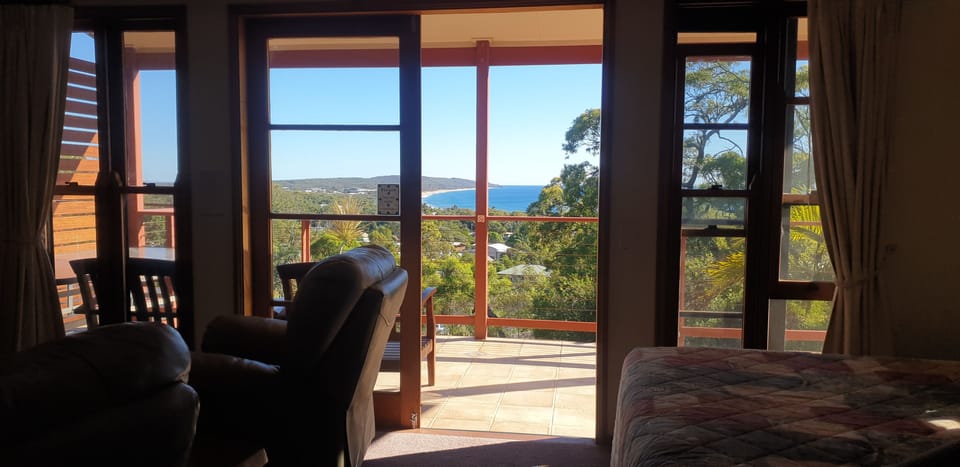 Top Floor | Minibar, iron/ironing board, WiFi (free), bed sheets