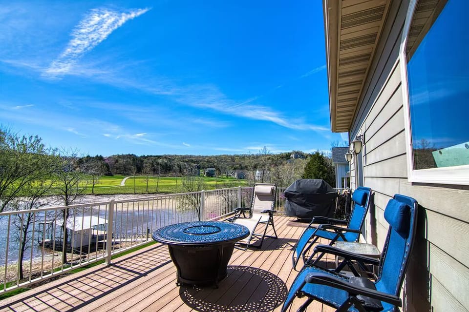 Upper Level Deck
